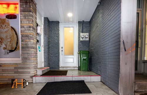 Cabbagetown House | Lively 3 Bedroom multi-story Apartment in Historic Cabbagetown