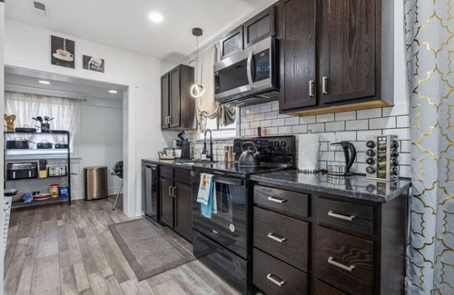 Manchester House | Lively Bungalow Retreat Near Belle Isle, RVA!