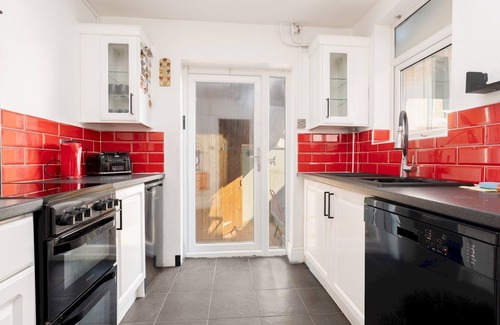 Anfield House | Liverpool, Anfield 3 Bed Home, Parking & Wifi - Pass the Keys