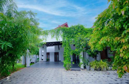 New Town House | Livin Lush Luxury Retreat