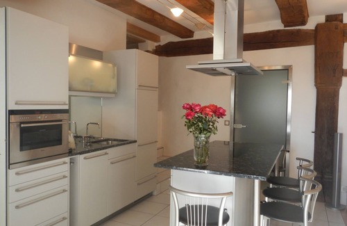 Andelfingen District Apartment | Living in a house with 300 Years history , 2 minutes to Rheinfall