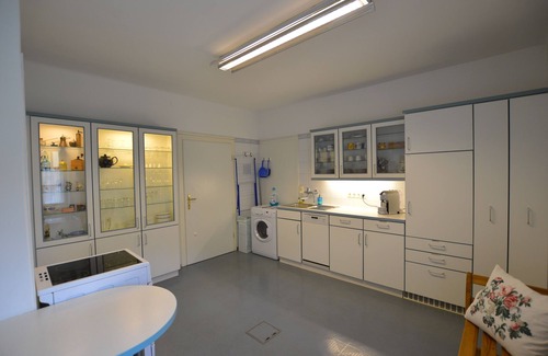 Elisabeth-Vorstadt Apartment | Living in a townhouse 1- 150 squyard non smoking apt, quiet and central