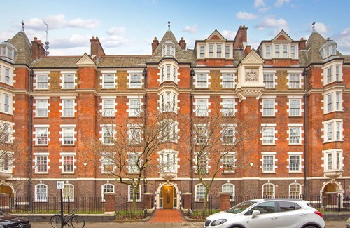 St. Johns Wood Apartment | Living in the Heart of London: Your Perfect Urban Retreat.