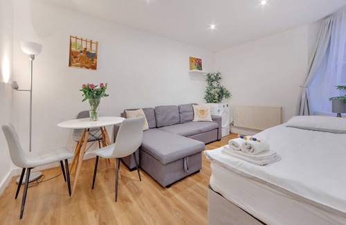 St. Johns Wood Apartment | Living in the Heart of London: Your Perfect Urban Retreat.