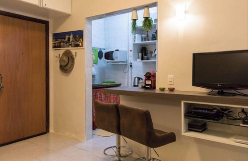 Ponta da Praia Apartment | LIVING ROOM HALF BOARD 🏖 CHANNEL 6 - AIR, WI-FI, CABLE TV, WASHING AND DRYING AND GARAGE
