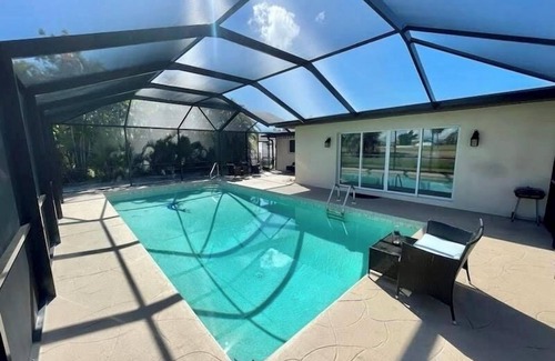 Oakland Hills House | Living The Dream-Beach, Golf, Fishing, Private Pool