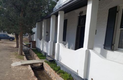 Nieu-Bethesda House | Living Waters House