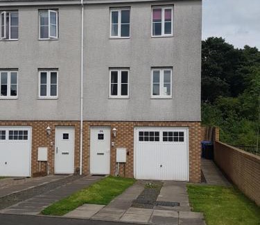 Livingston Apartment | Livingston 4 bedroom townhouse