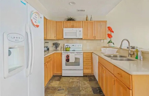 Oakhurst Villa | Livingston lakeside villa