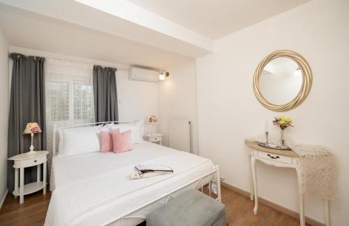 Porto Rafti Apartment | Livingstone Cottage by A&D Properties