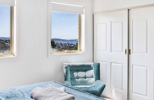 Hobart House | "Lizzy's Hideaway" – Close to City, Sleeps 6