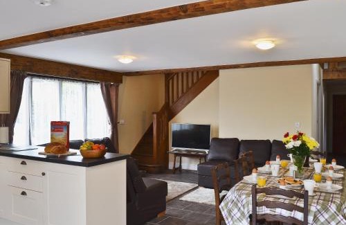 Talgarth House | Llaethdy-Milkhouse