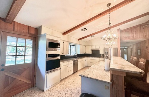 Junction House | Llano River Retreat - 5 bedrooms/4 bathrooms