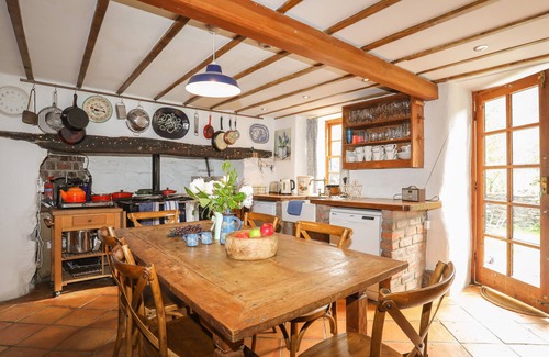 Nant Peris Cottage | LLWYN BEDW, pet friendly, with open fire in Nant Peris