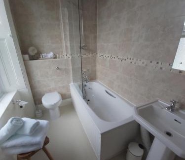 Aberaeron Bed & Breakfast | LLys Aeron "The Little Hotel"
