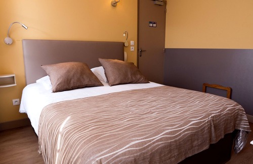 Sainte-Gauburge-Sainte-Colombe Hotel | Logis Auberge du Valburgeois