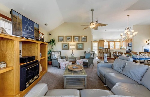 Duck House | Loafing Around In Duck | 1250 ft from the beach | Private Pool, Hot Tub | Duck