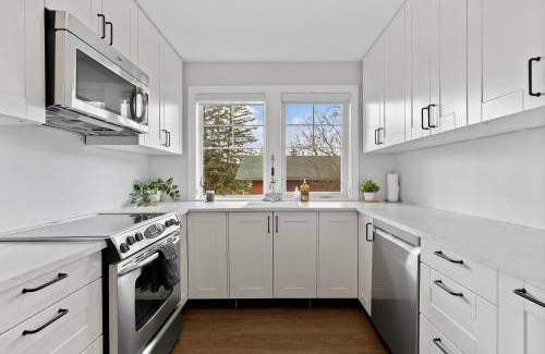 Okotoks Apartment | Local Loft - Downtown Okotoks - 2BD - Private
