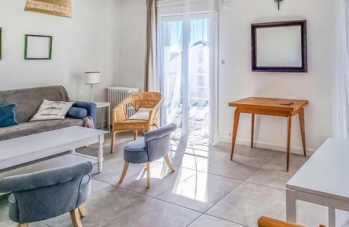 Bourcefranc-le-Chapus House | Located in Bourcefranc-le-Chapus, a stone's throw away, this spacious vacation home welcomes you.