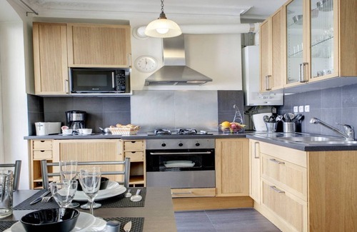 Strasbourg -Saint-Denis Apartment | LOCATED IN A VIBRANT AREA ,TRENDY RESTAURANTS & LOCAL BOUTIQUES - RUE BEAUREGARD