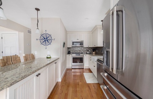 Narragansett House | Located in Historic Narragansett Pier - Near Beach, Restaurants and Sea Wall