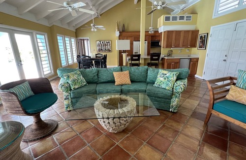 Testman Villa | Located in Shoys-Close to sandy beaches and the Buccaneer Hotel!