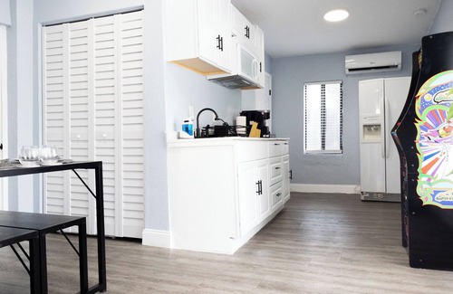 Gladeview House | located in the Heart of Miami near Wynwood,midtown,downtown,midtown,coconutgrove