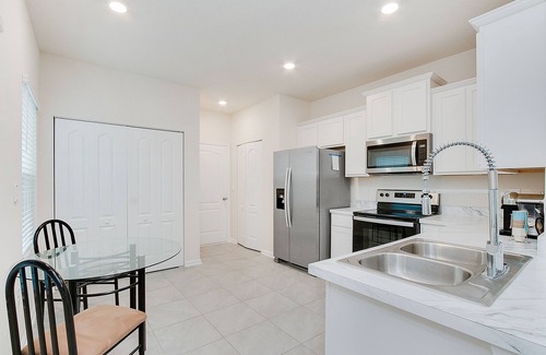 Baymeadows House | Located Minutes from the Beach and Downtown!