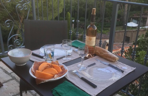 Villecroze House | Located rue des Arcades in the authentic center of Villecroze.