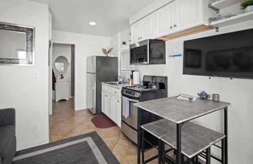 South Mission Beach House | Location And Value! Andrew's 1 Bedroom Beach Home