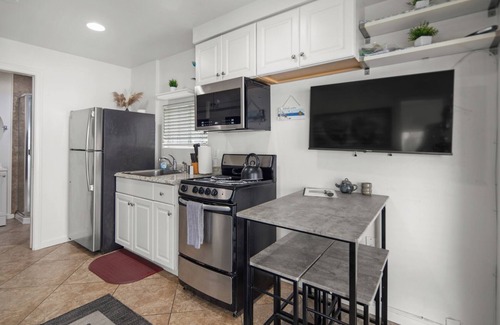 South Mission Beach House | Location And Value! Andrew's 1 Bedroom Beach Home