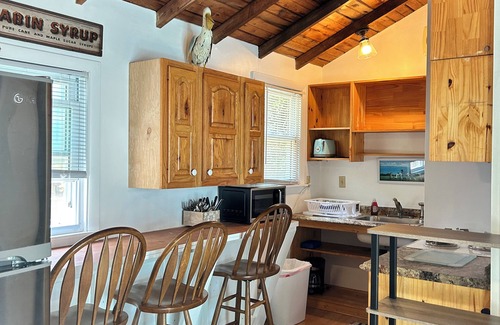 Bass River Cabin | LOCATION! Cabin Sleeps3, POOL, 1 mile to OCEAN, Kitchen/Grill, Pet ok, Parking