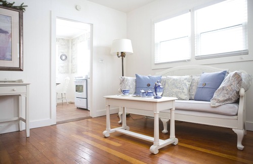 Old Town Historic District Cottage | Location & Charm - Steps To The Lake And The Main Street