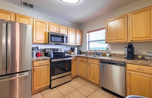 Winter Park House | LOCATION! COZY COMFORT 2 BLOCKS FROM PARK AVE W POOL, HOT TUB AND GRILL STATION!