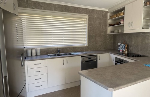 Merimbula Apartment | location location 5min walk to beach, lake, restaurants and shops