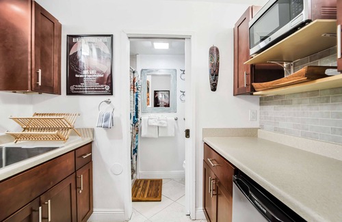 Historic Kailua Village Condo | LOCATION, LOCATION, LOCATION! Hawaiian Paradise Condo w/Hot Tub, Pool & Beach