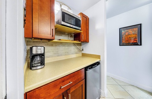 Historic Kailua Village Condo | LOCATION, LOCATION, LOCATION! Hawaiian Paradise Condo w/Hot Tub, Pool & Beach