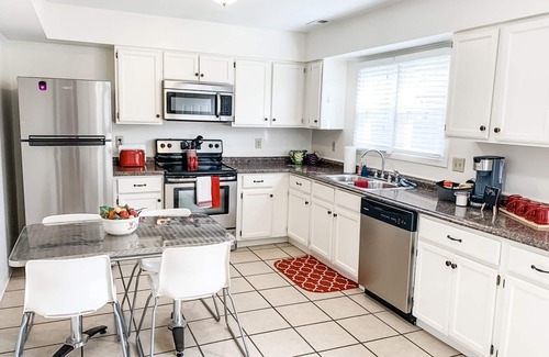 Oxford House | Location, location, location! In Oxford's Mile Square! 4 Bed/2 Bath Townhouse