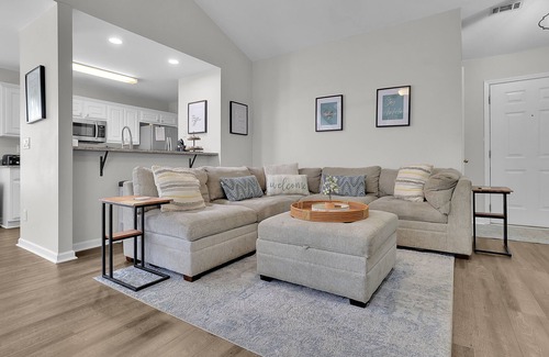 Buford House | Location, Location! Minutes away from Mall of GA!