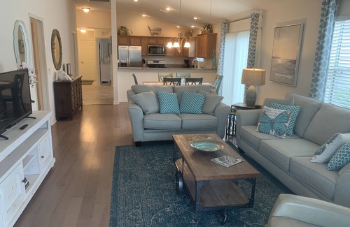 Lake Sumter Landing House | Location! Location! Location! Walking distance to Lake Sumter Landing!