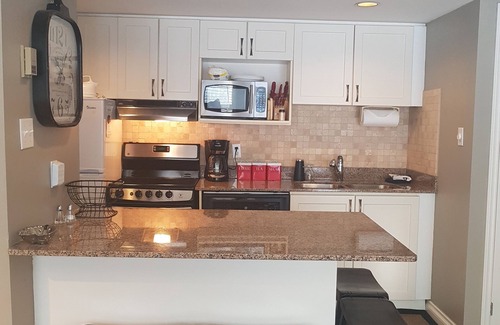 Craigleith Condo | Location! One Bedroom Condo w/Mountain View, Full Kitchen, 2 Creekside Decks