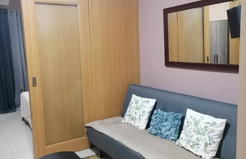 Barangay 76 Condo | Location perfect staycation with Netflix Near MOA