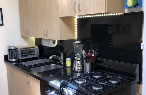 Picnic Valley Cottage | Location! Quiet Garden Private Cottage