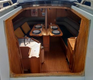 Berven Boat Rental | Location Unique : Le Bateau d'Antoine à Roscoff