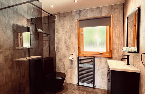 Foyers House | Lochnagar: luxury Loch Ness lodge, hot tub & sauna