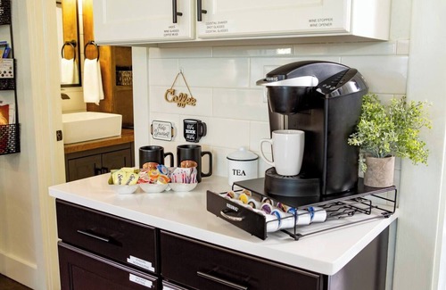 Windsor House | Locust Cottage~Guest Favorite~Amazing Comfort!