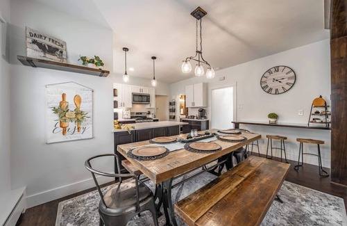 Windsor House | Locust Cottage~Guest Favorite~Amazing Comfort!