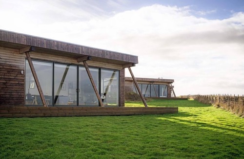 John O'Groats House | Lodge 16 - 3 Bed Sea-View - a john o'groat that sleeps 6 guests in 3 bedrooms