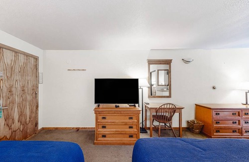 West End Cabin | Lodge ∙ 4 guests