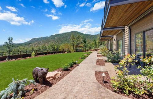 Pine Hotel | Lodge at 5600